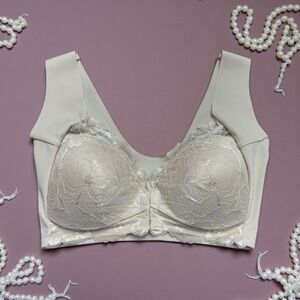 NEW, LUCY BREEZE, Front Closure Lace Bra, Natural Beige, 38D
